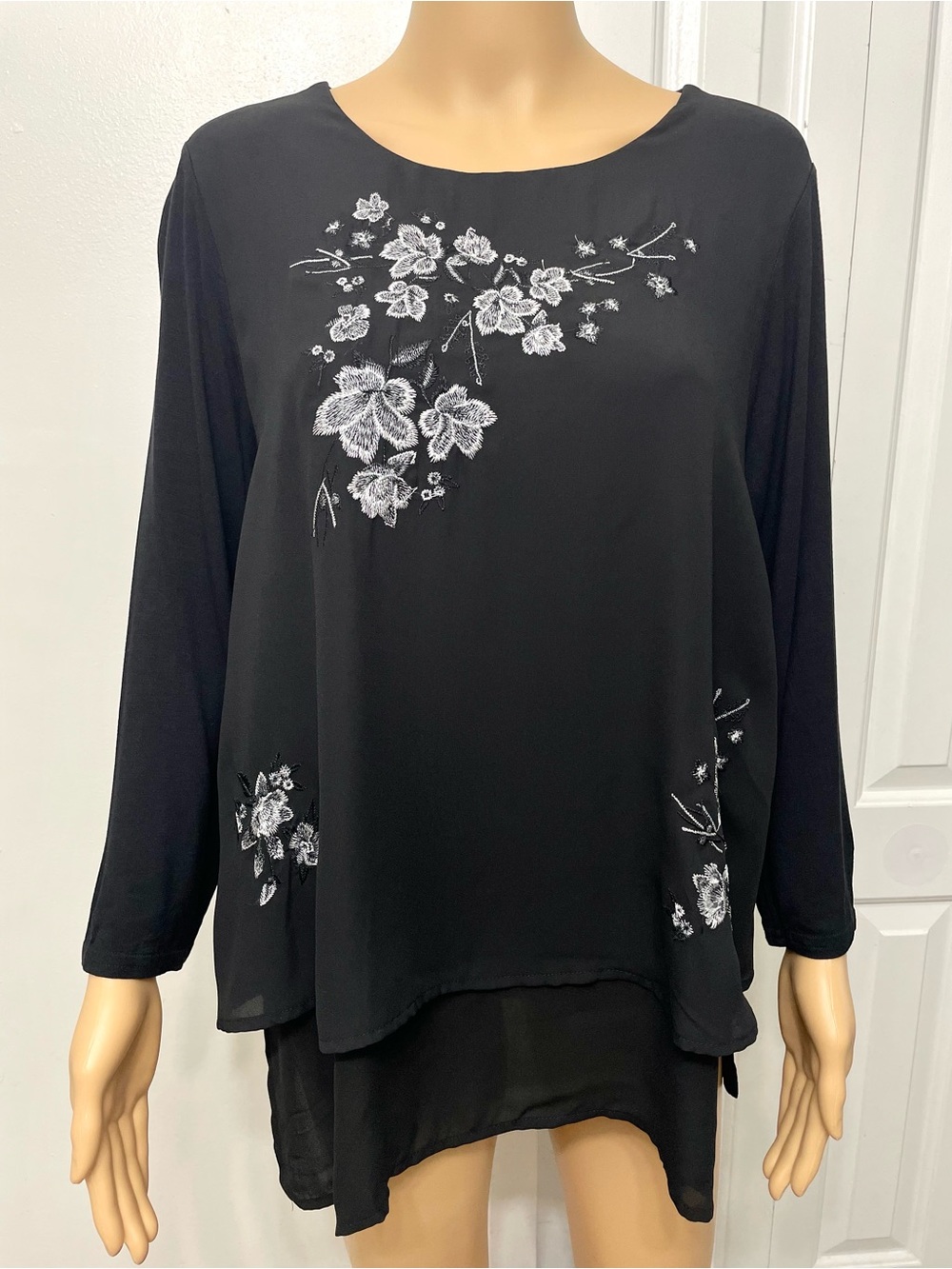 DG2 by Diane Gilman Black Tunic Floral Embroidery long sleeve Top Blouse size L